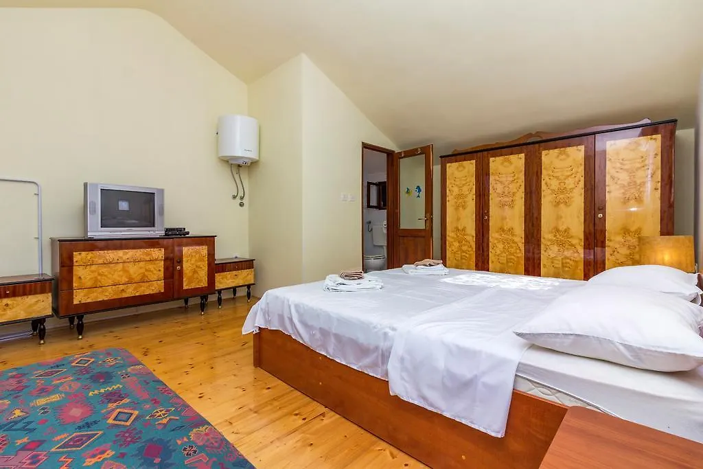 House At Villa Peroj Tatil Evi