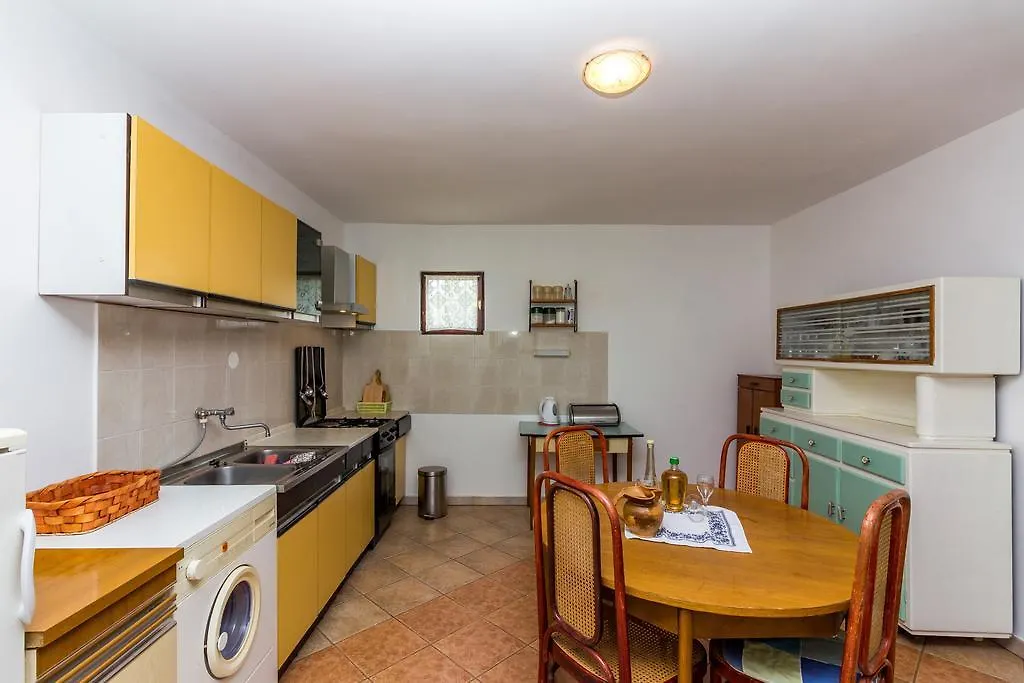 House At Villa Peroj Tatil Evi